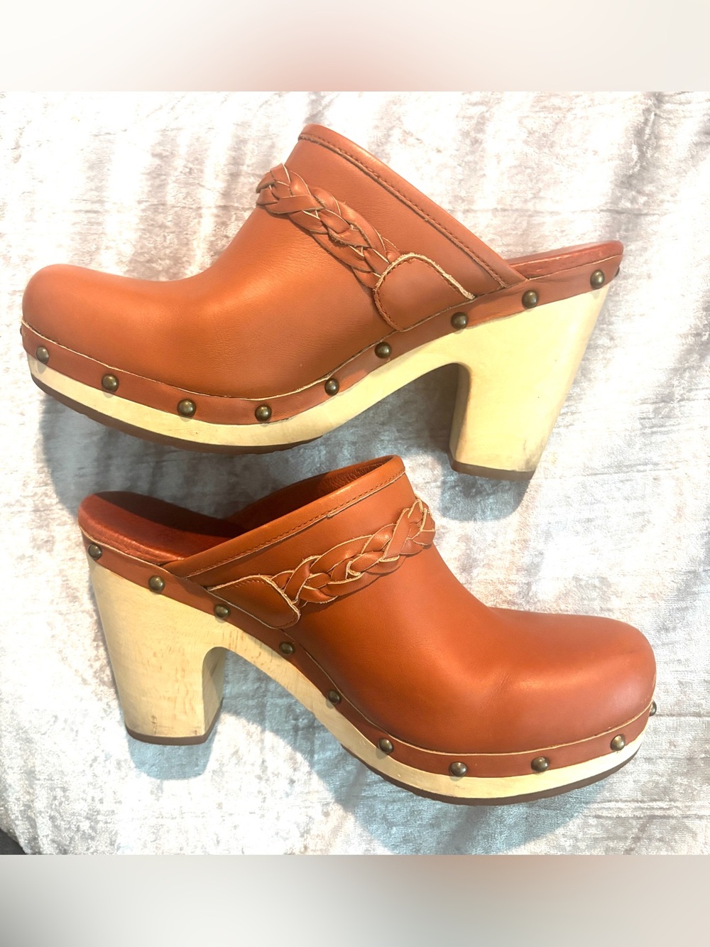 🌺UGG Brown Leather Braided Clog Sz 9/41 Comfy Wooden Heels Excellent Condition